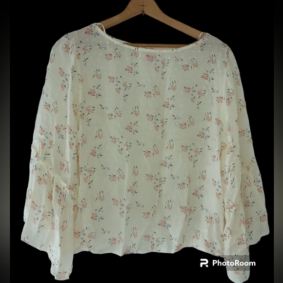 Renee C Cream Floral Flair Sleeve Blouse, Size Large - Picture 2 of 5